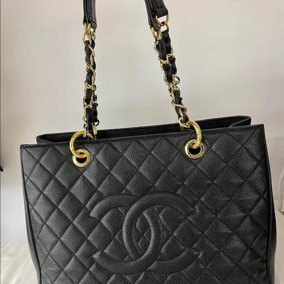 Chanel GST(caviar leather/gold hardware)complete inclusion - Picture 2 of 9